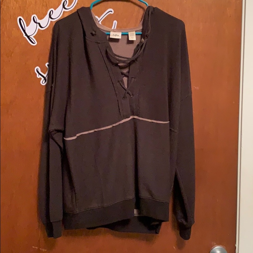 Long sleeve low cut sweatshirt